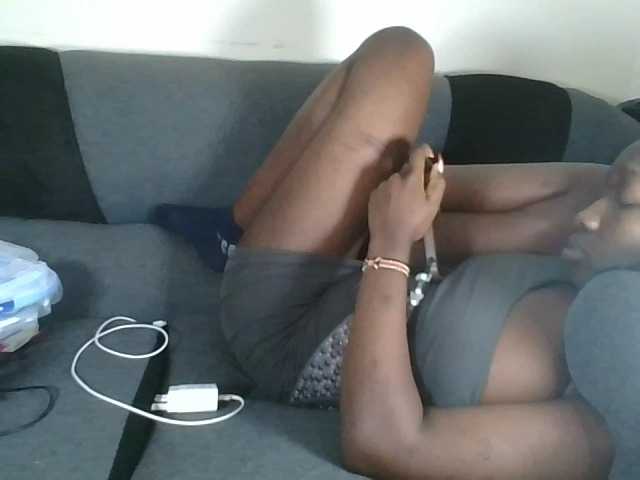 prettyglowing live cam on BongaCams