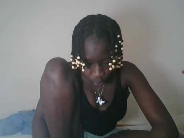 prettyglowing live cam on BongaCams