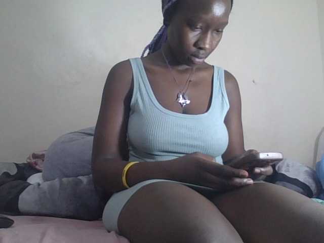 prettyglowing live cam on BongaCams