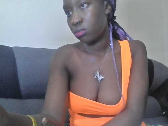prettyglowing live cam on BongaCams