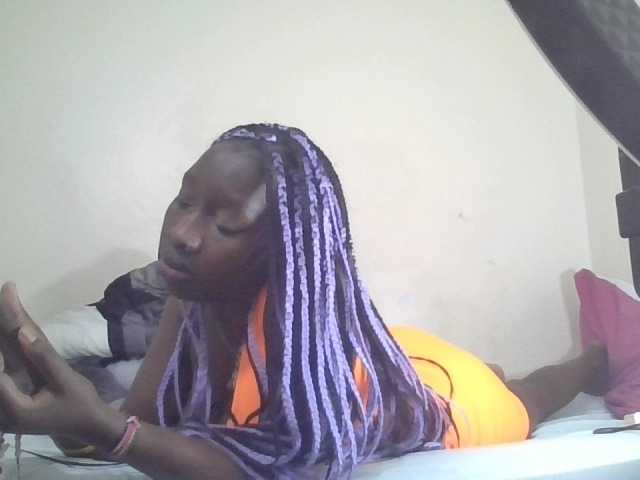 prettyglowing live cam on BongaCams