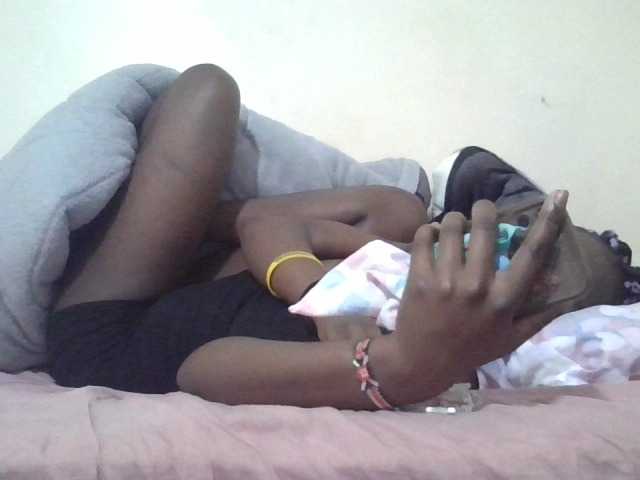 prettyglowing live cam on BongaCams