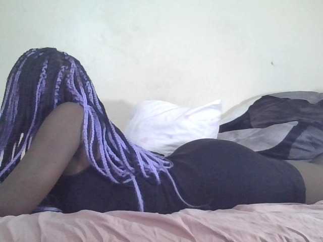 prettyglowing live cam on BongaCams