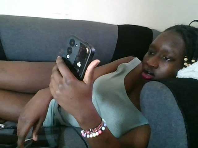 prettyglowing live cam on BongaCams