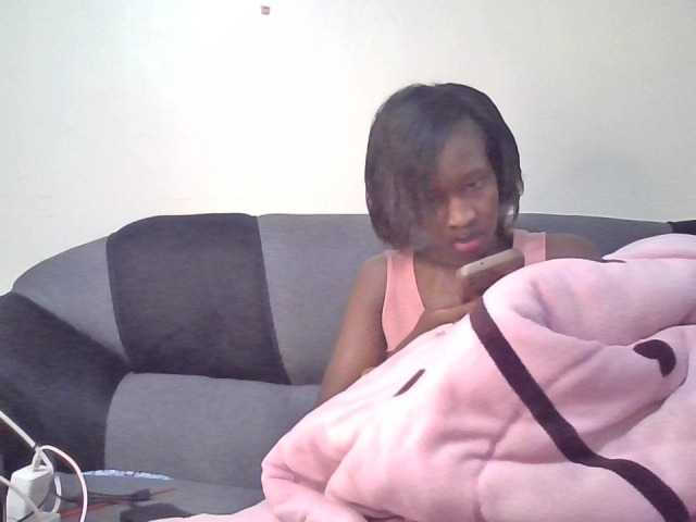 prettyglowing live cam on BongaCams