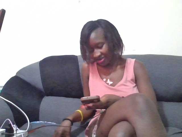 prettyglowing live cam on BongaCams