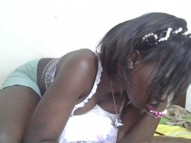 prettyglowing live cam on BongaCams