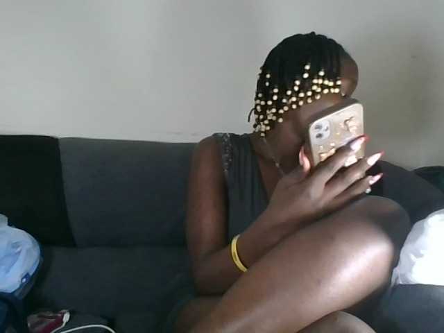 prettyglowing live cam on BongaCams
