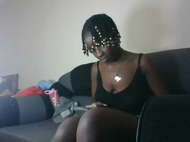 prettyglowing live cam on BongaCams