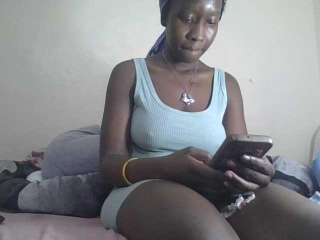prettyglowing live cam on BongaCams