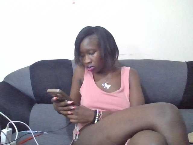 prettyglowing live cam on BongaCams