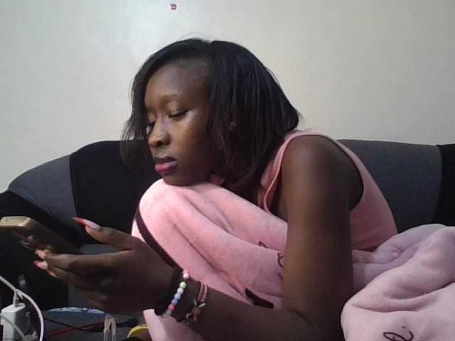 prettyglowing live cam on BongaCams