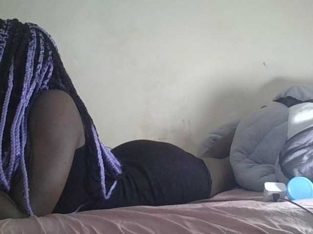 prettyglowing live cam on BongaCams