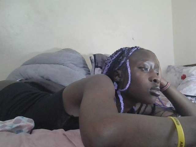 prettyglowing live cam on BongaCams