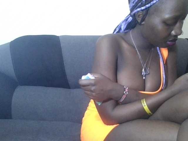 prettyglowing live cam on BongaCams