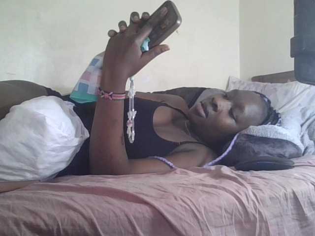 prettyglowing live cam on BongaCams