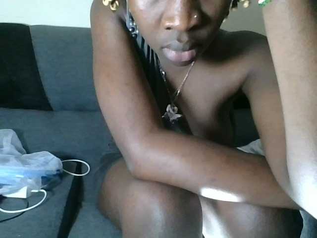 prettyglowing live cam on BongaCams