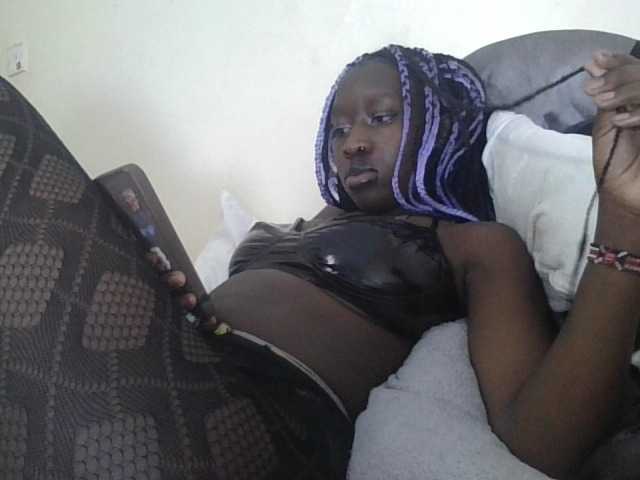 prettyglowing live cam on BongaCams