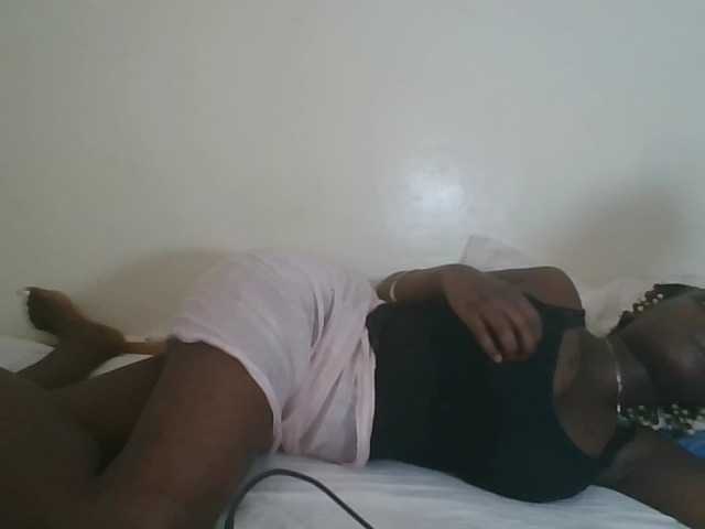 prettyglowing live cam on BongaCams