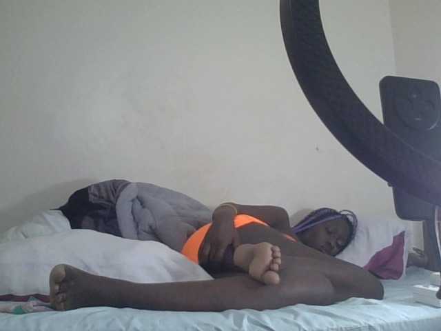 prettyglowing live cam on BongaCams