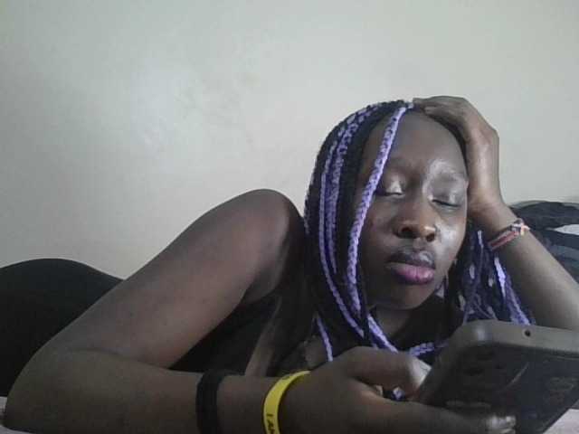 prettyglowing live cam on BongaCams