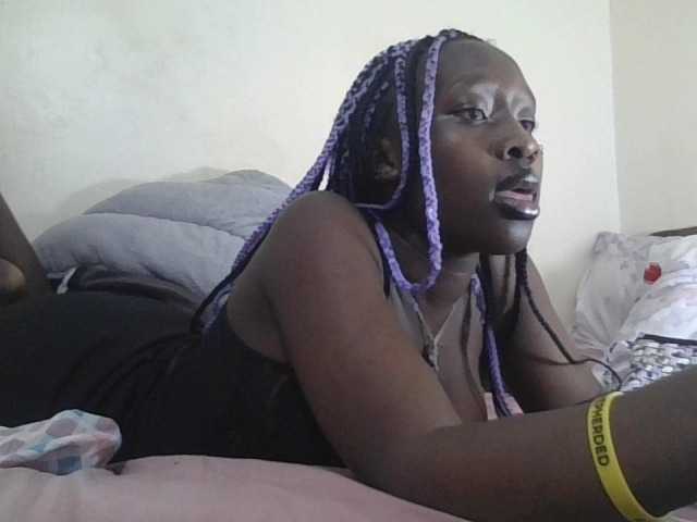 prettyglowing live cam on BongaCams