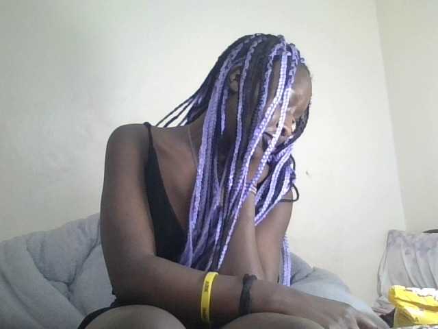 prettyglowing live cam on BongaCams