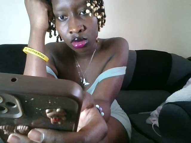 prettyglowing live cam on BongaCams