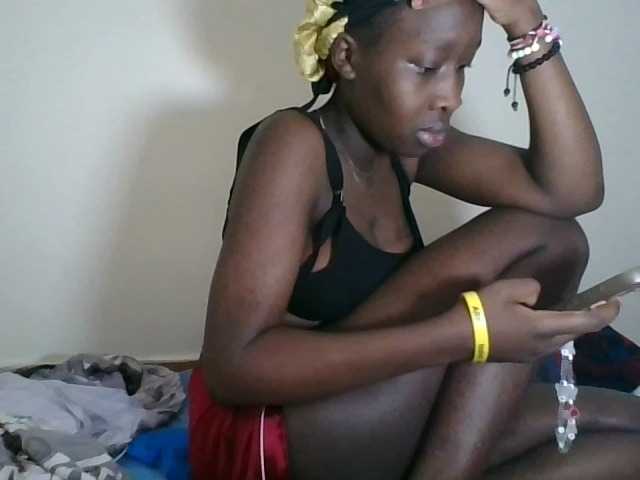 prettyglowing live cam on BongaCams