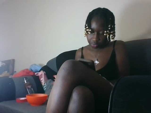 prettyglowing live cam on BongaCams