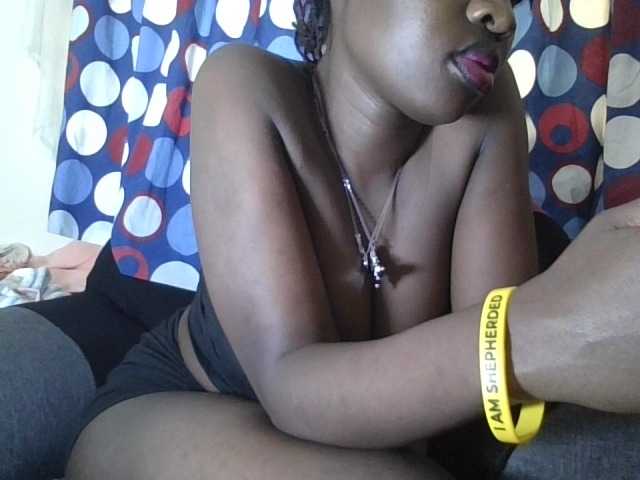prettyglowing live cam on BongaCams