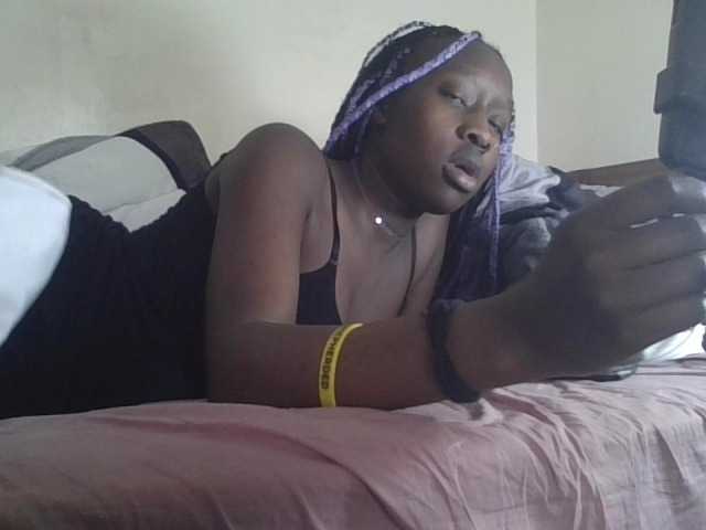 prettyglowing live cam on BongaCams