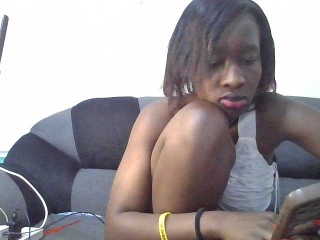 prettyglowing live cam on BongaCams