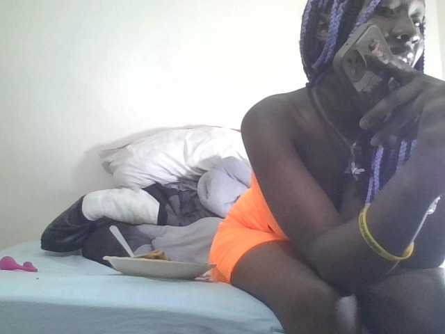 prettyglowing live cam on BongaCams