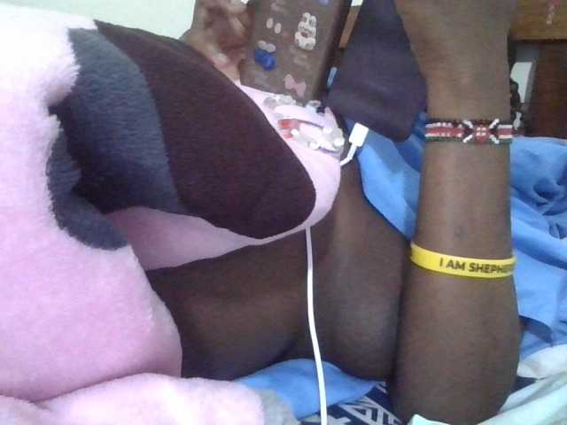 Prettyglowing, 19 y/o - Live Cam on BongaCams