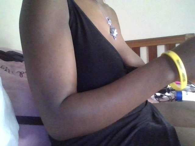 prettyglowing live cam on BongaCams