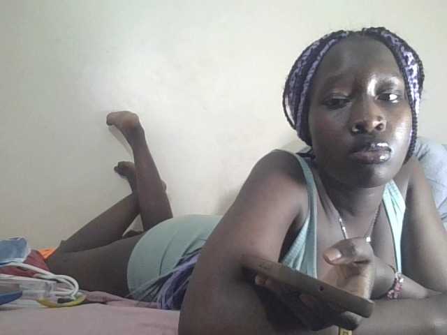 prettyglowing live cam on BongaCams