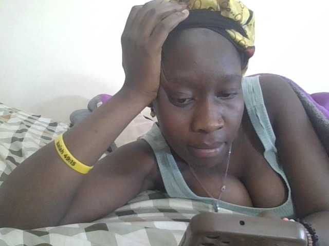 prettyglowing live cam on BongaCams