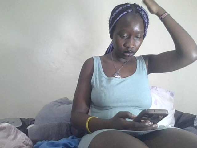 prettyglowing live cam on BongaCams