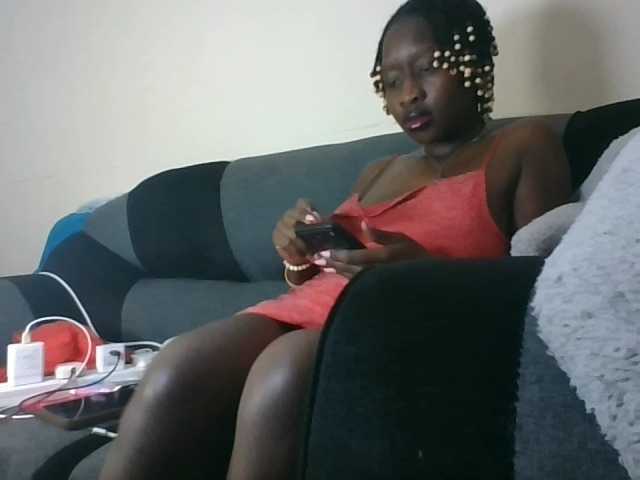 prettyglowing live cam on BongaCams