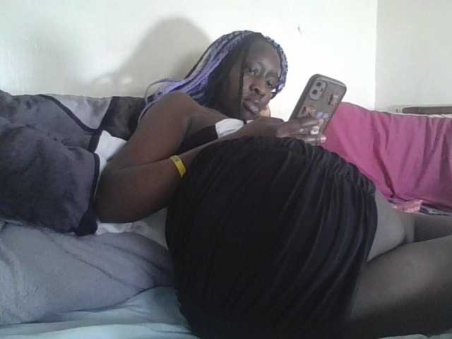 prettyglowing live cam on BongaCams