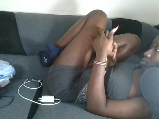 prettyglowing live cam on BongaCams