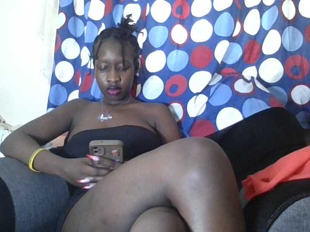 prettyglowing live cam on BongaCams