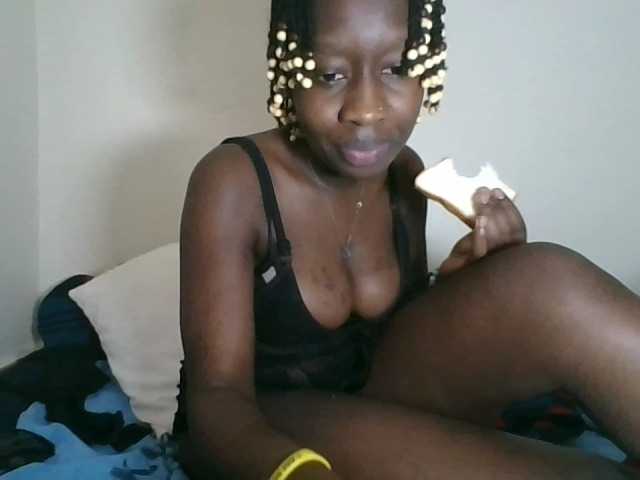 prettyglowing live cam on BongaCams