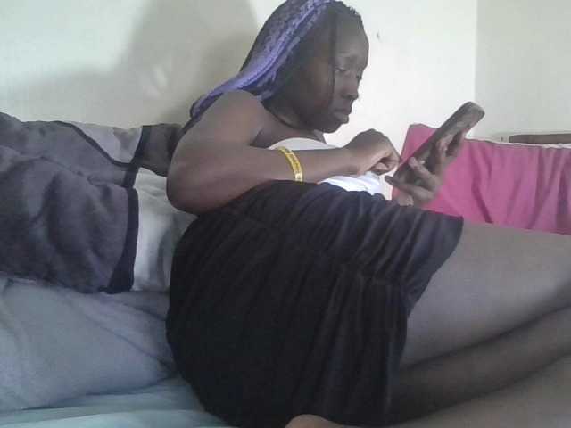 prettyglowing live cam on BongaCams