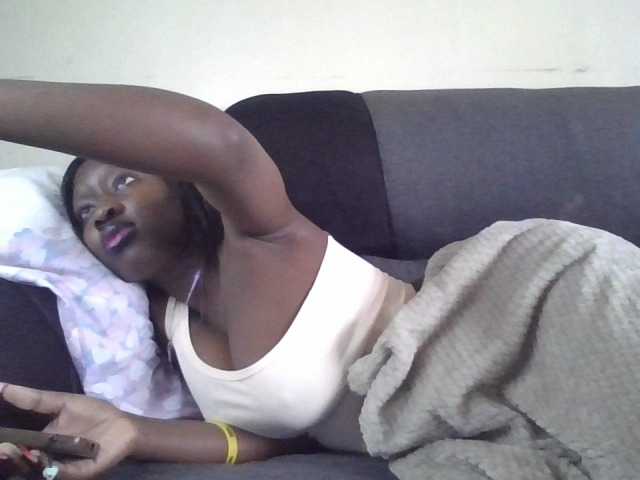 prettyglowing live cam on BongaCams