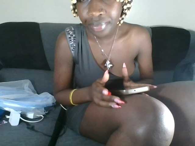 prettyglowing live cam on BongaCams