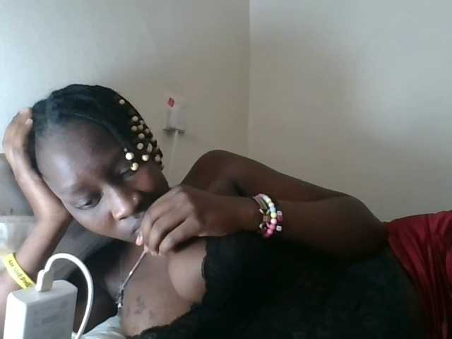 prettyglowing live cam on BongaCams