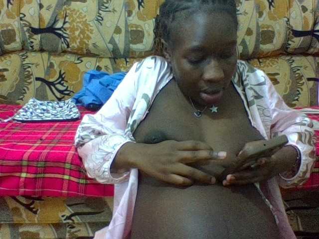 prettyglowing live cam on BongaCams