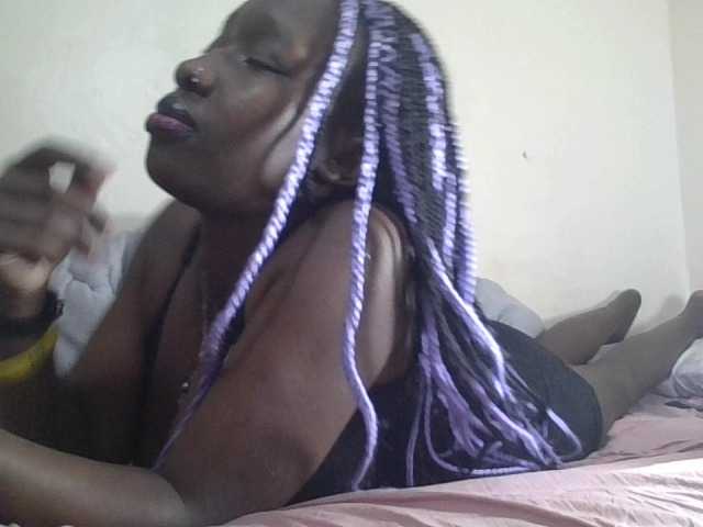 prettyglowing live cam on BongaCams
